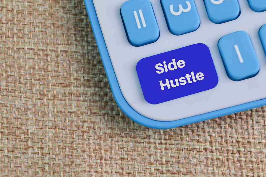 Working a Side Hustle: Benefits and Challenges